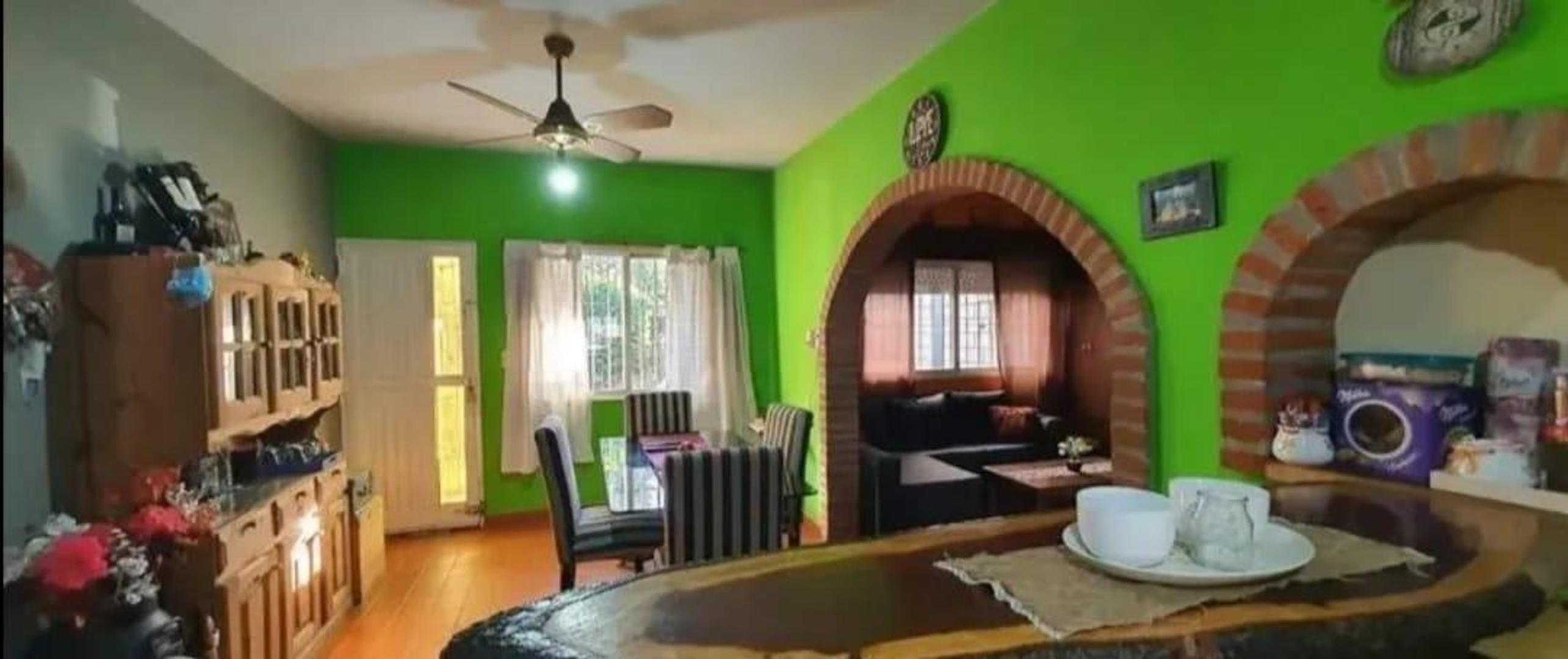 Casa en Venta con 2 cocheras