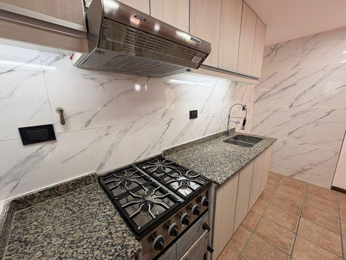 Casa de 4 ambientes en venta en Echeverría del lago con pileta