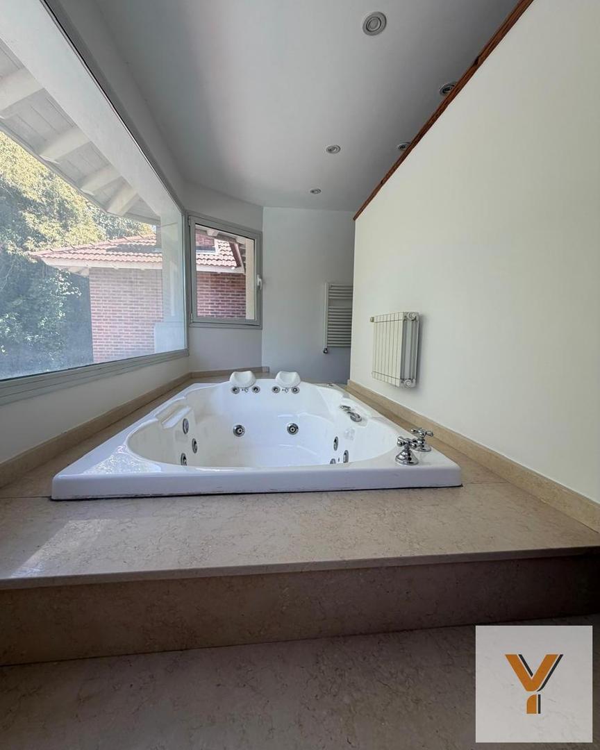 Casa en Alquiler de 4 dormitorios