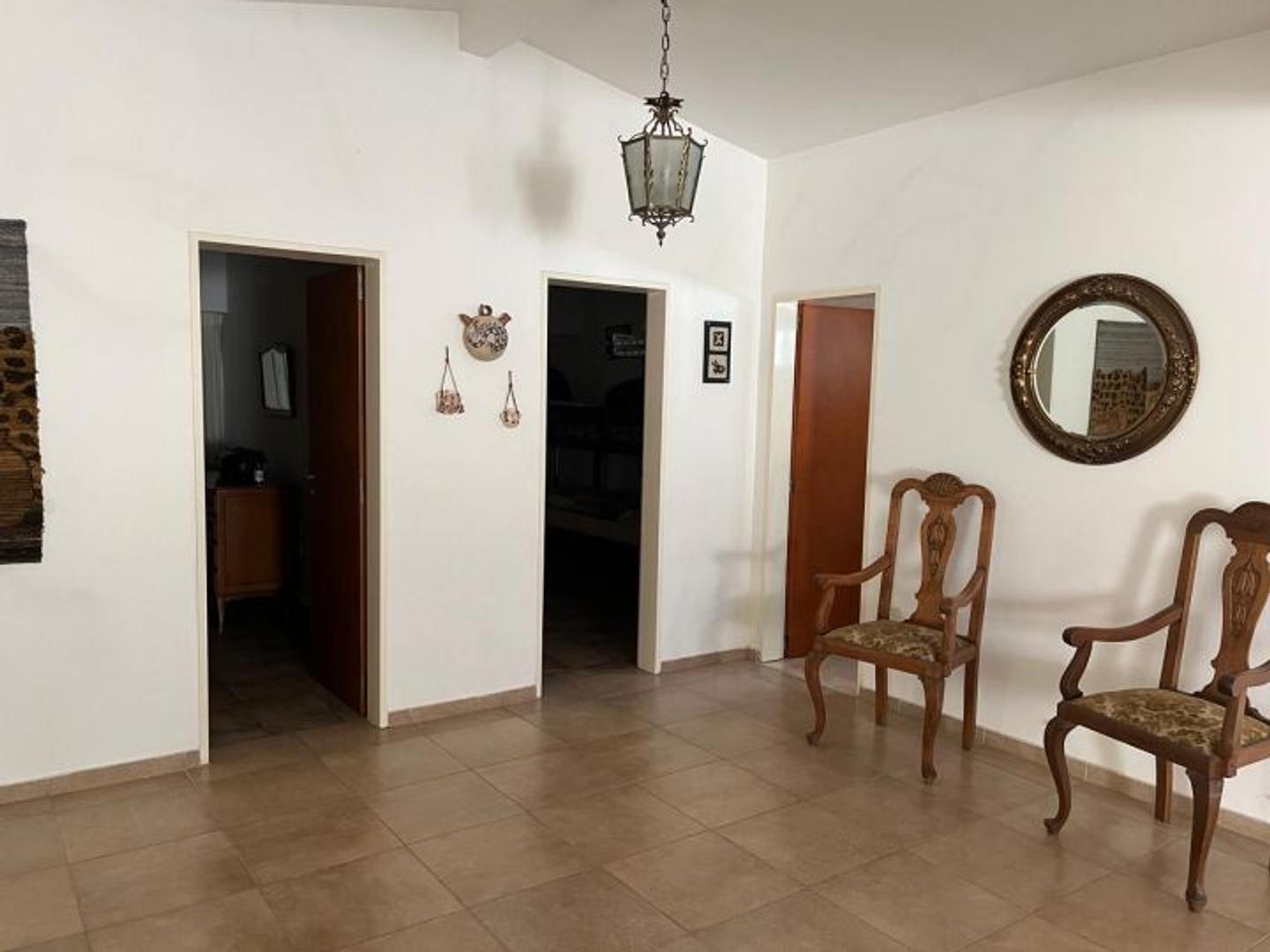 Casa en Villa La Ribera (Andino). Gran parque, piscina. Impecable estado