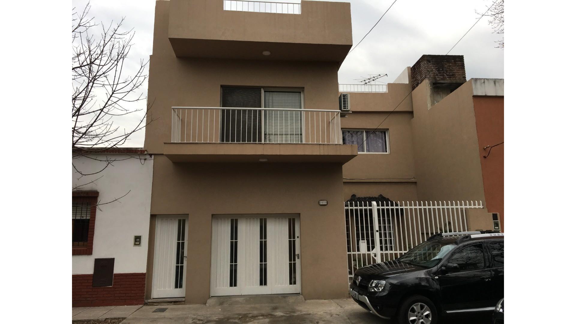 Solida casa en 3 plantas con 3 dormitorios, escritorio, coch