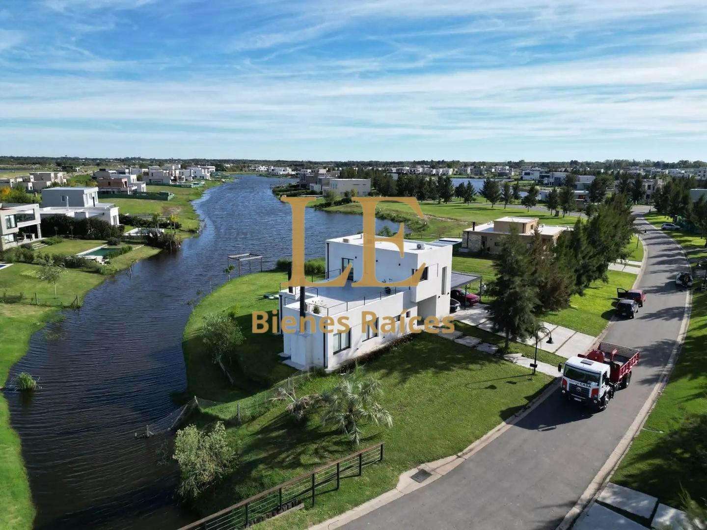 VENTA CASA EN EL NAUDIR A LA LAGUNA