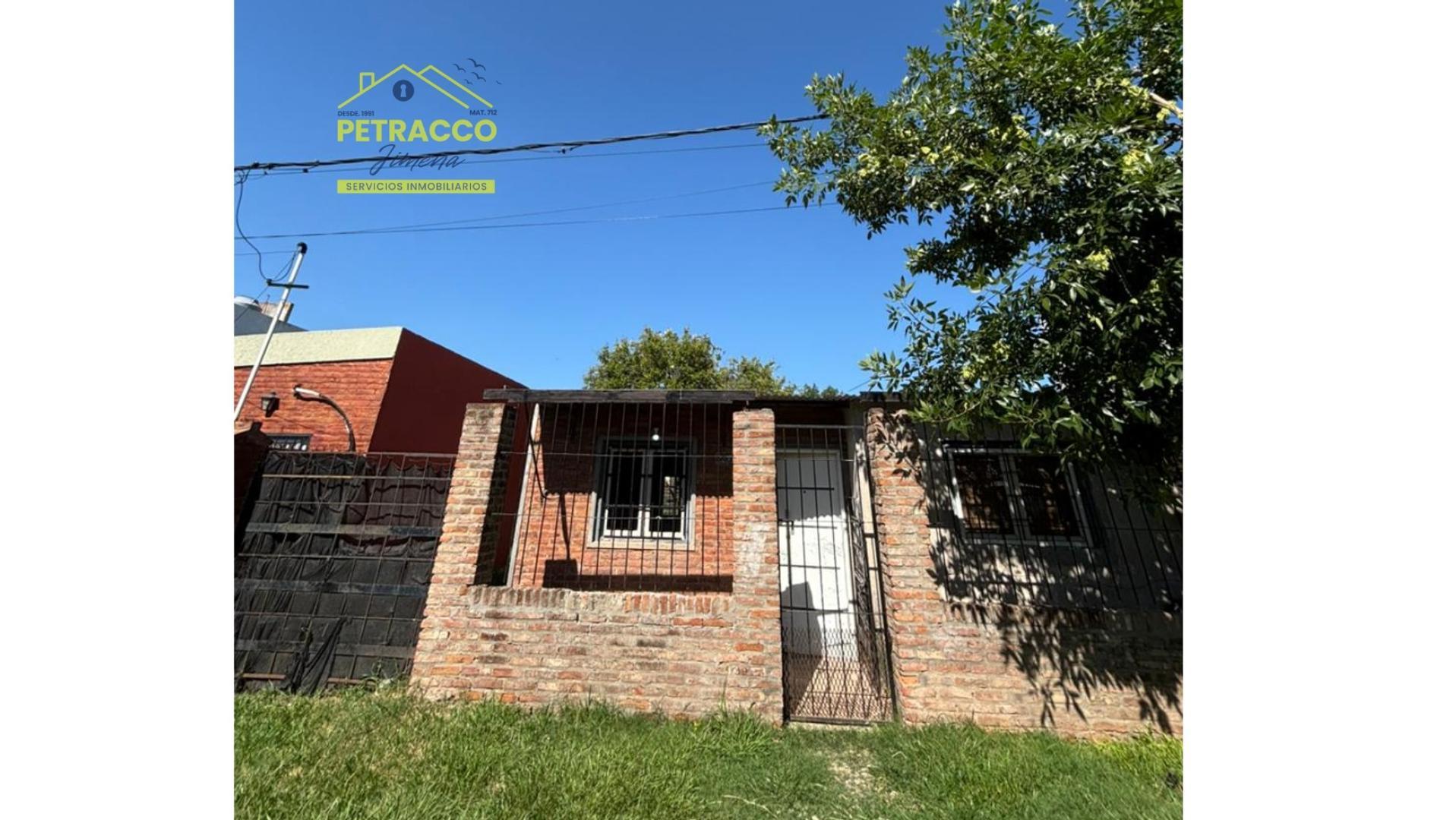 Casa el frente de 1 dormitorio en venta