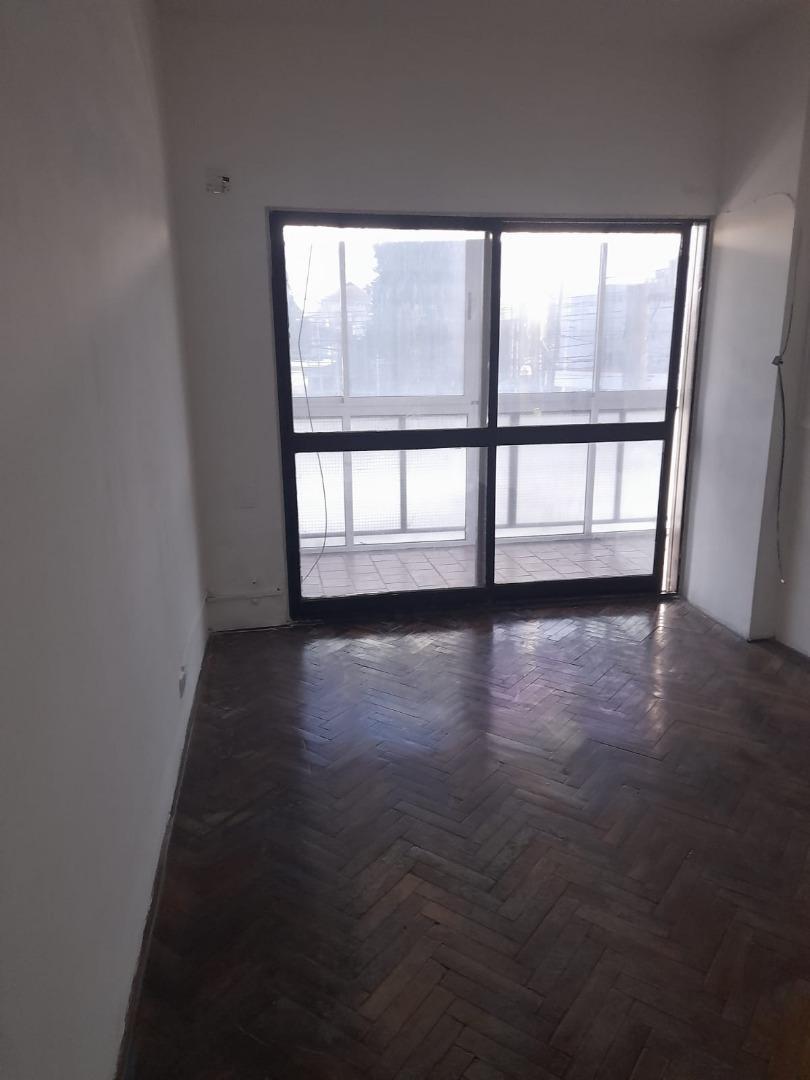 Av. Republica 400, Piso 1