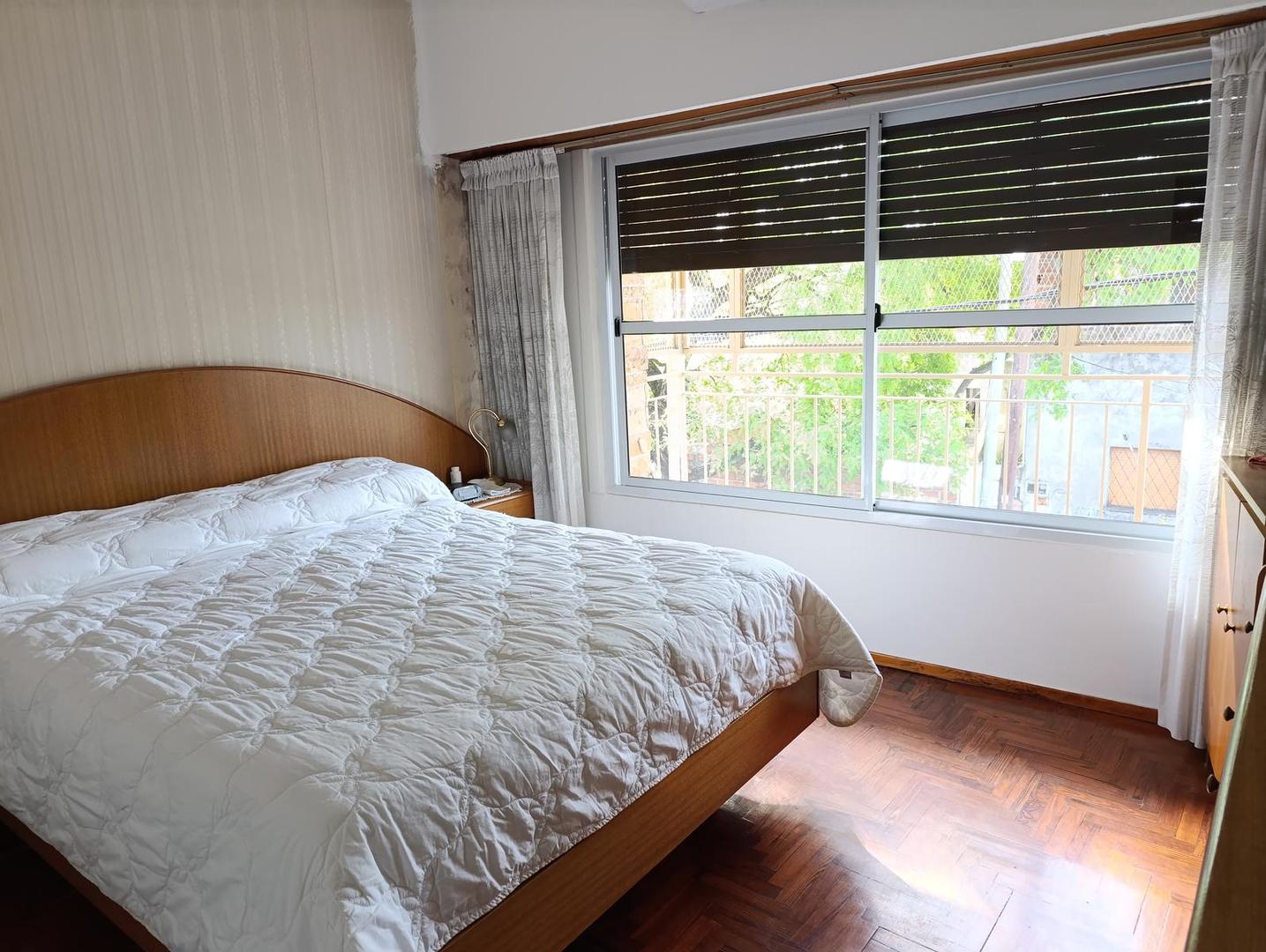 Casa 6 ambientes con 2 baños