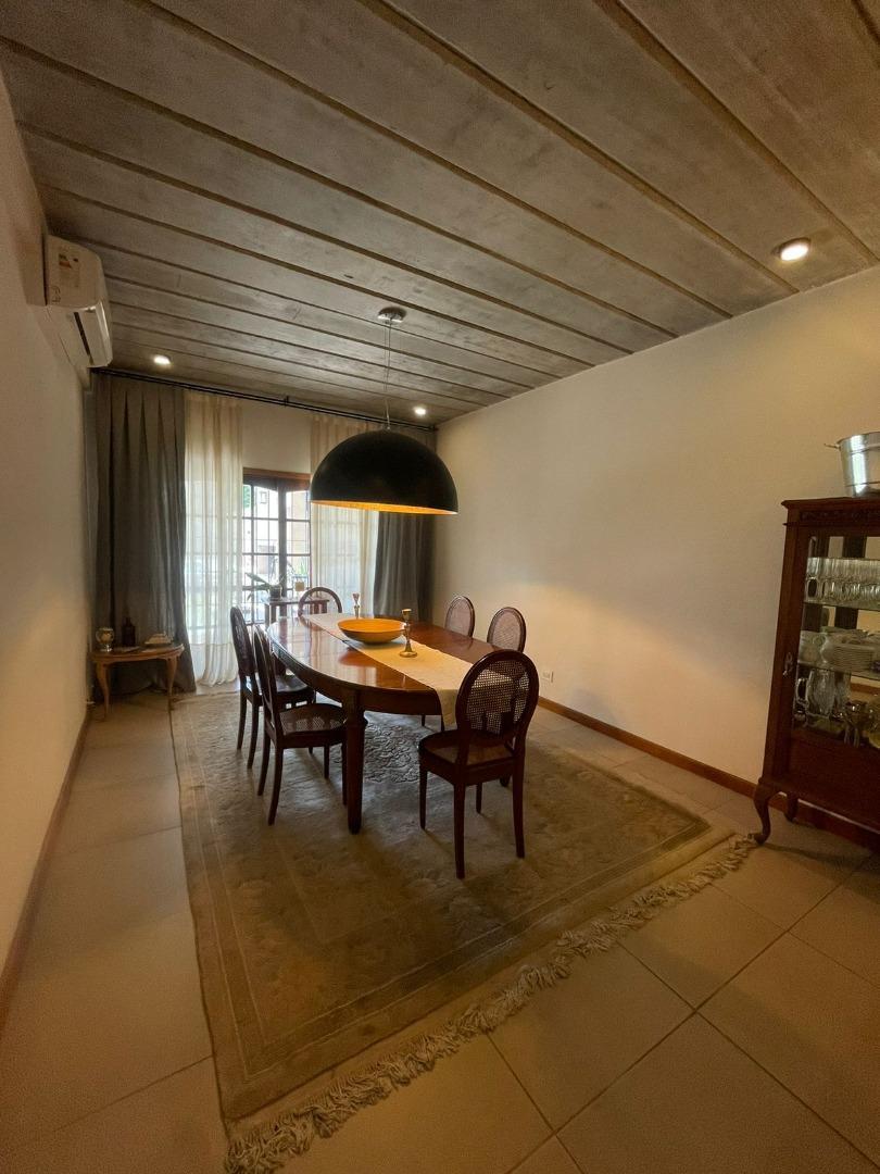 Casa 2 ambientes con 2 baños