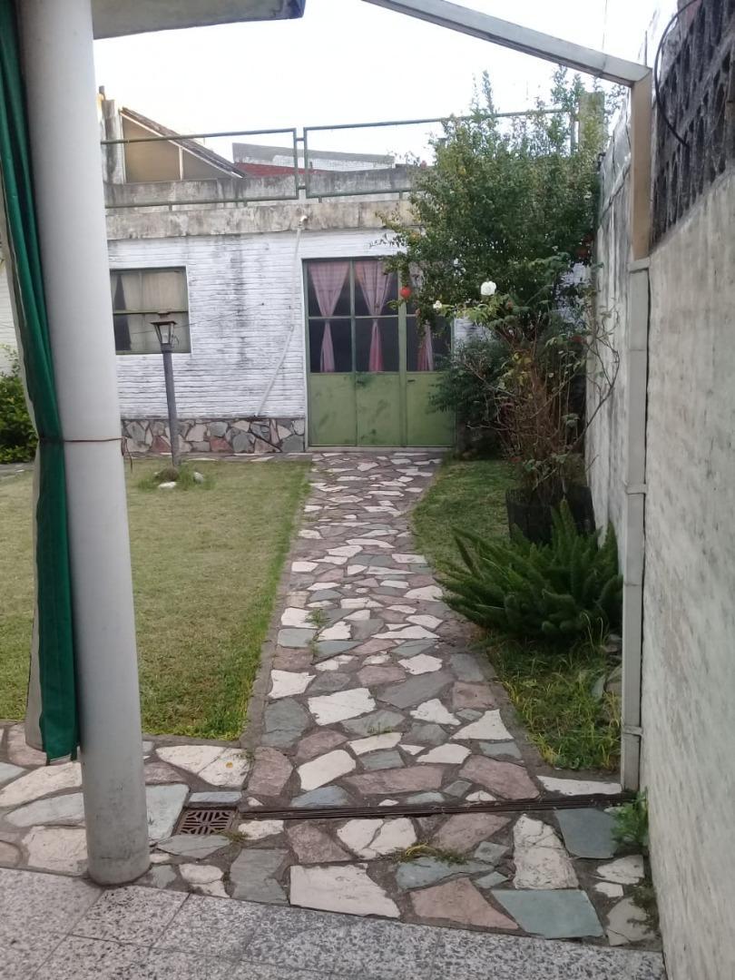 CASA LOTE 8.66 X 29 EXCELENTE ZONA