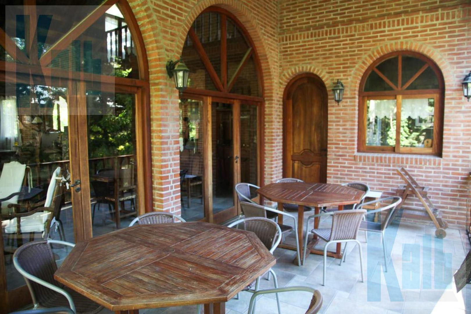 Casa chalet tres plantas en Carilo excelente ubicación en alquiler verano 2026-27