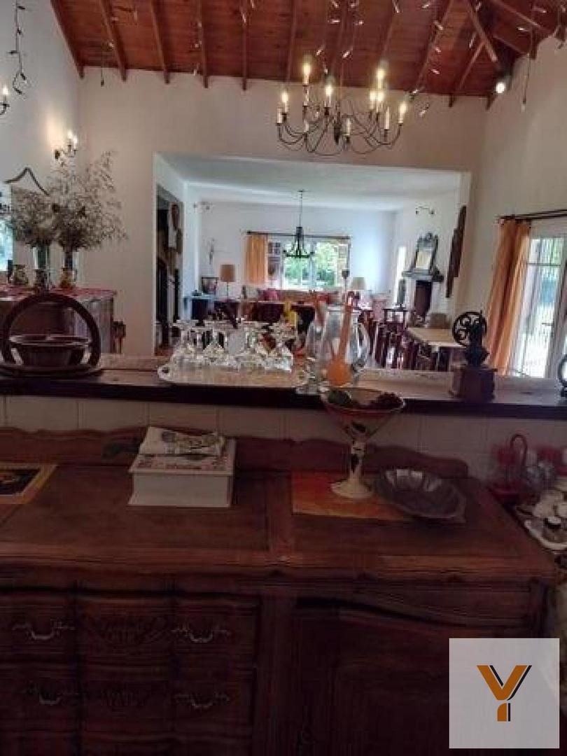 Casa 5 ambientes con 2 baños