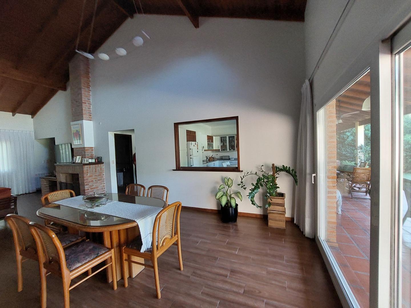 Casa en Venta con 5 cocheras