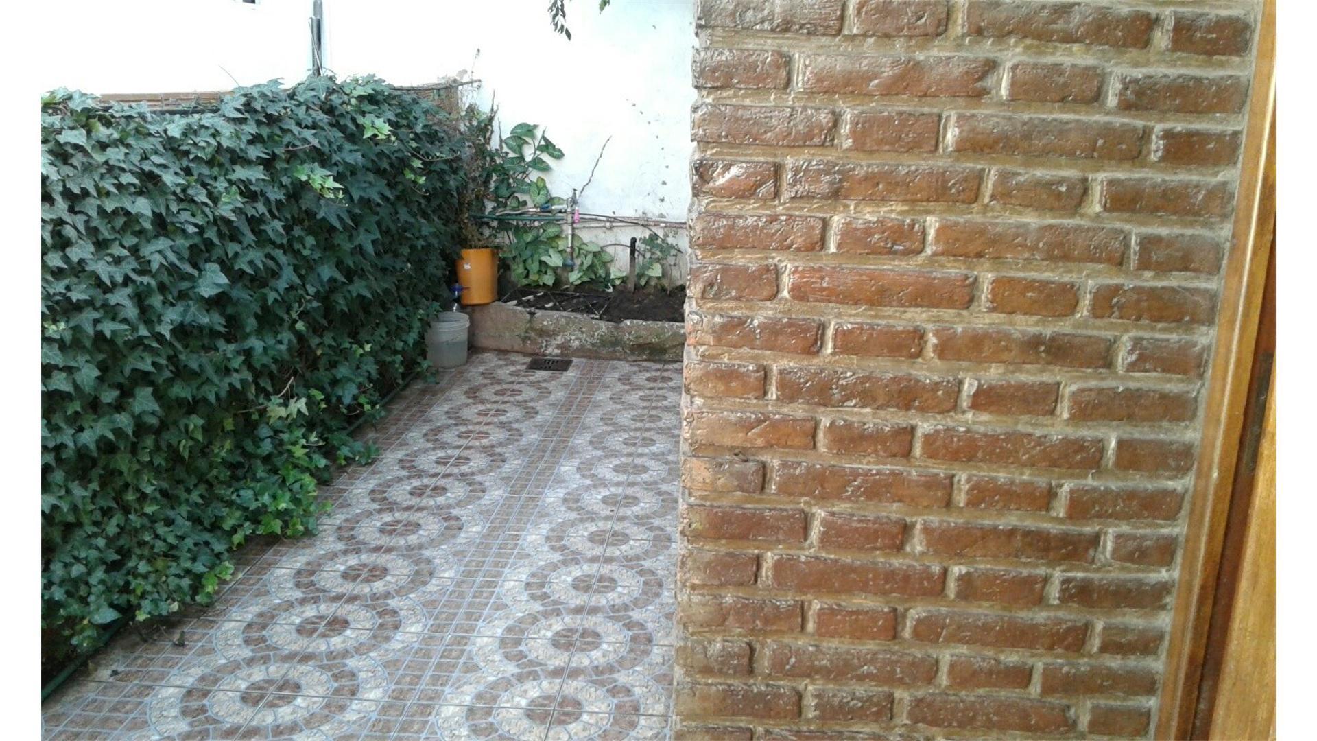 Carlos Pellegrini 1400