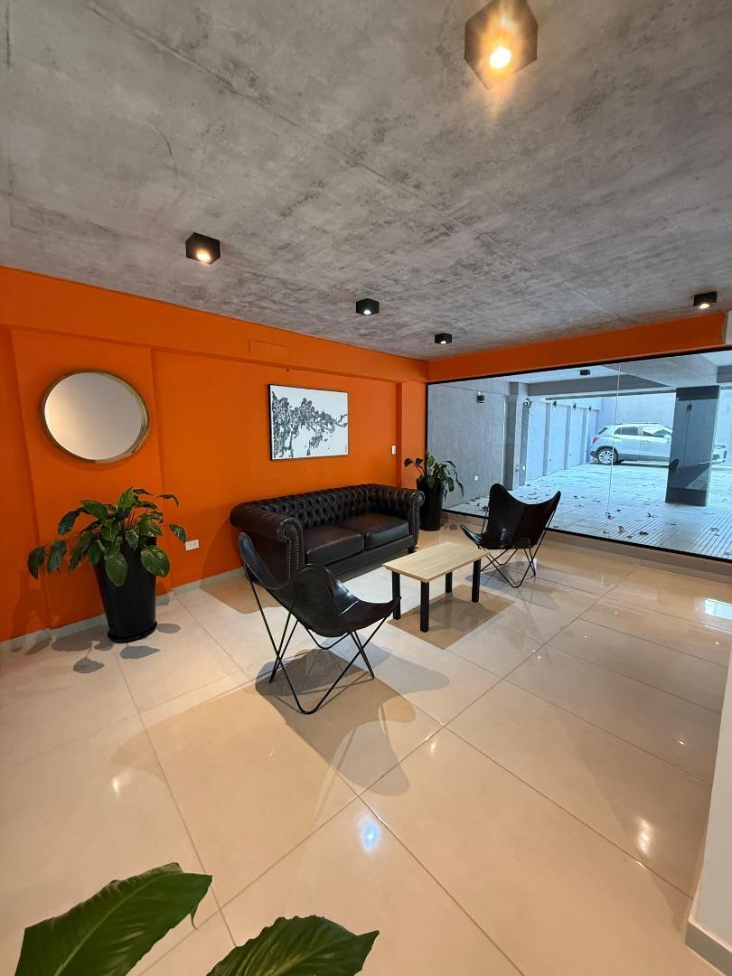 Juan Carlos Cruz 1800, Piso 2