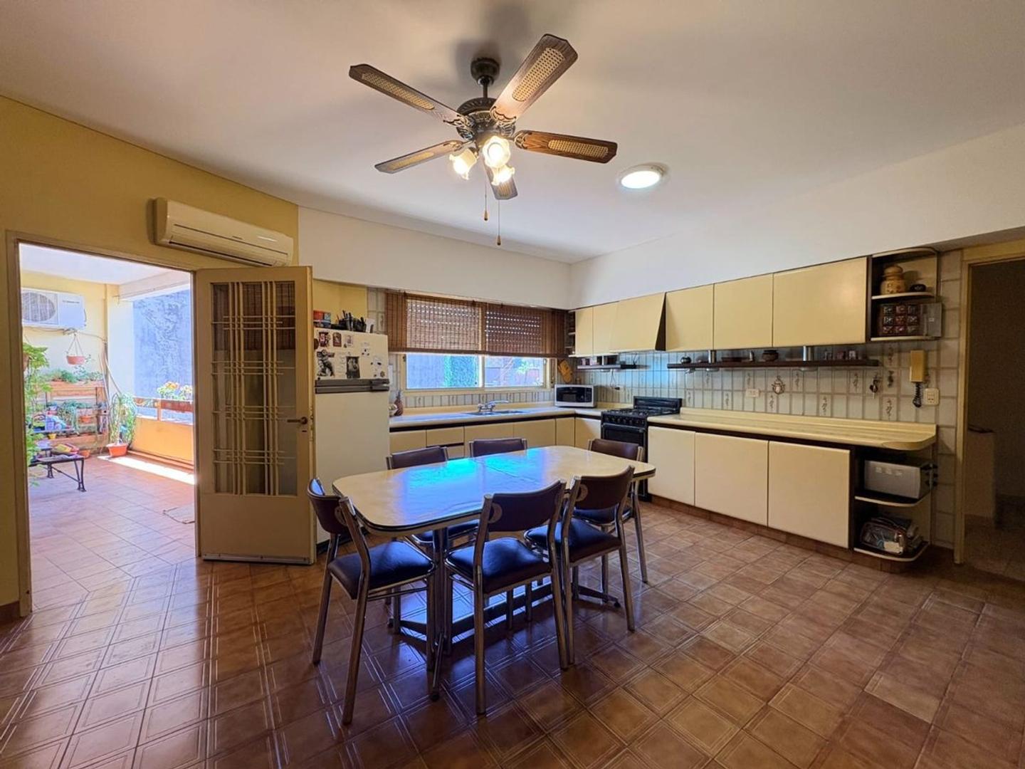 CASA 4 AMB CON 1 DPTO Y 2 LOCALES EN PB CASEROS