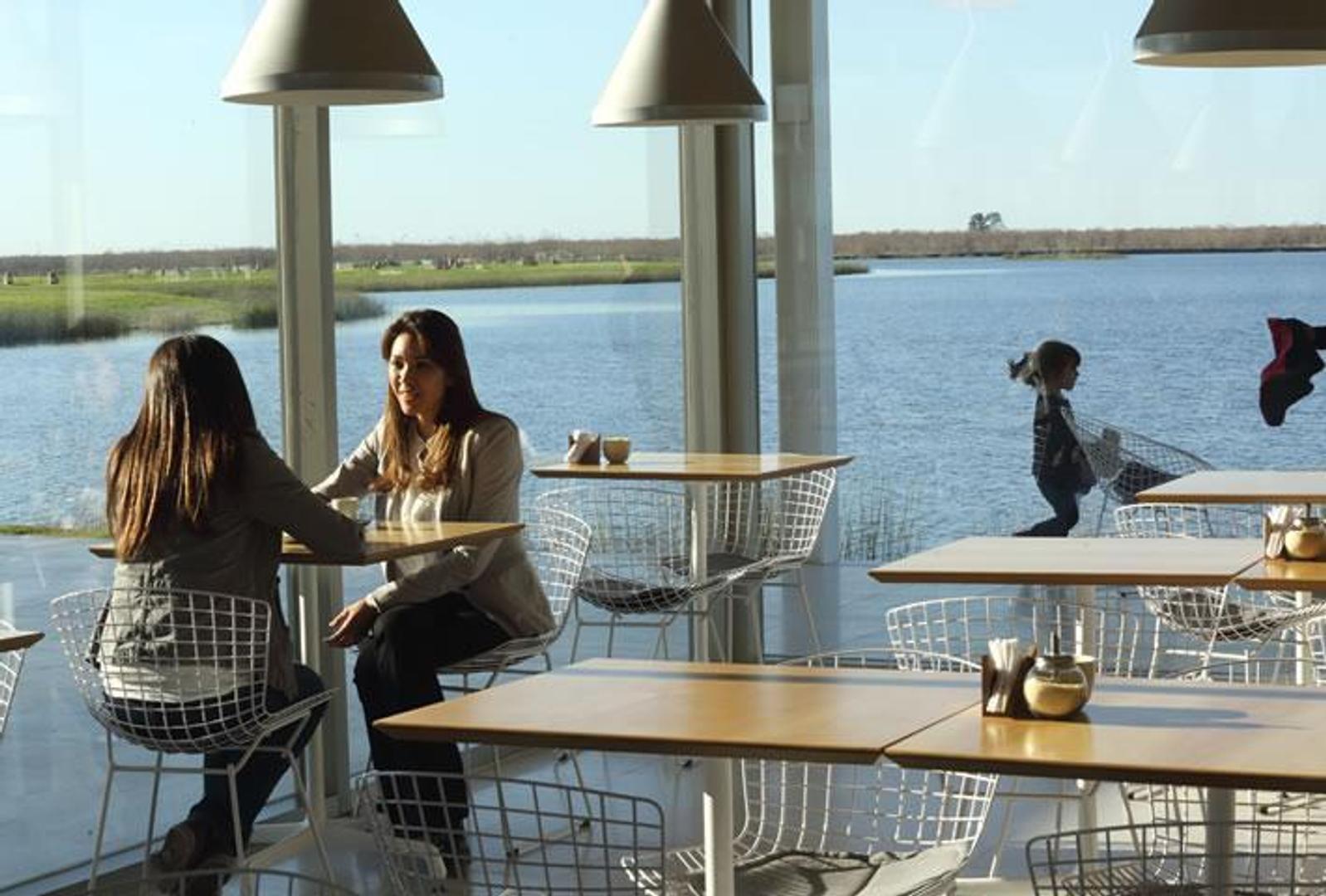 Av. De Los Lagos 1000