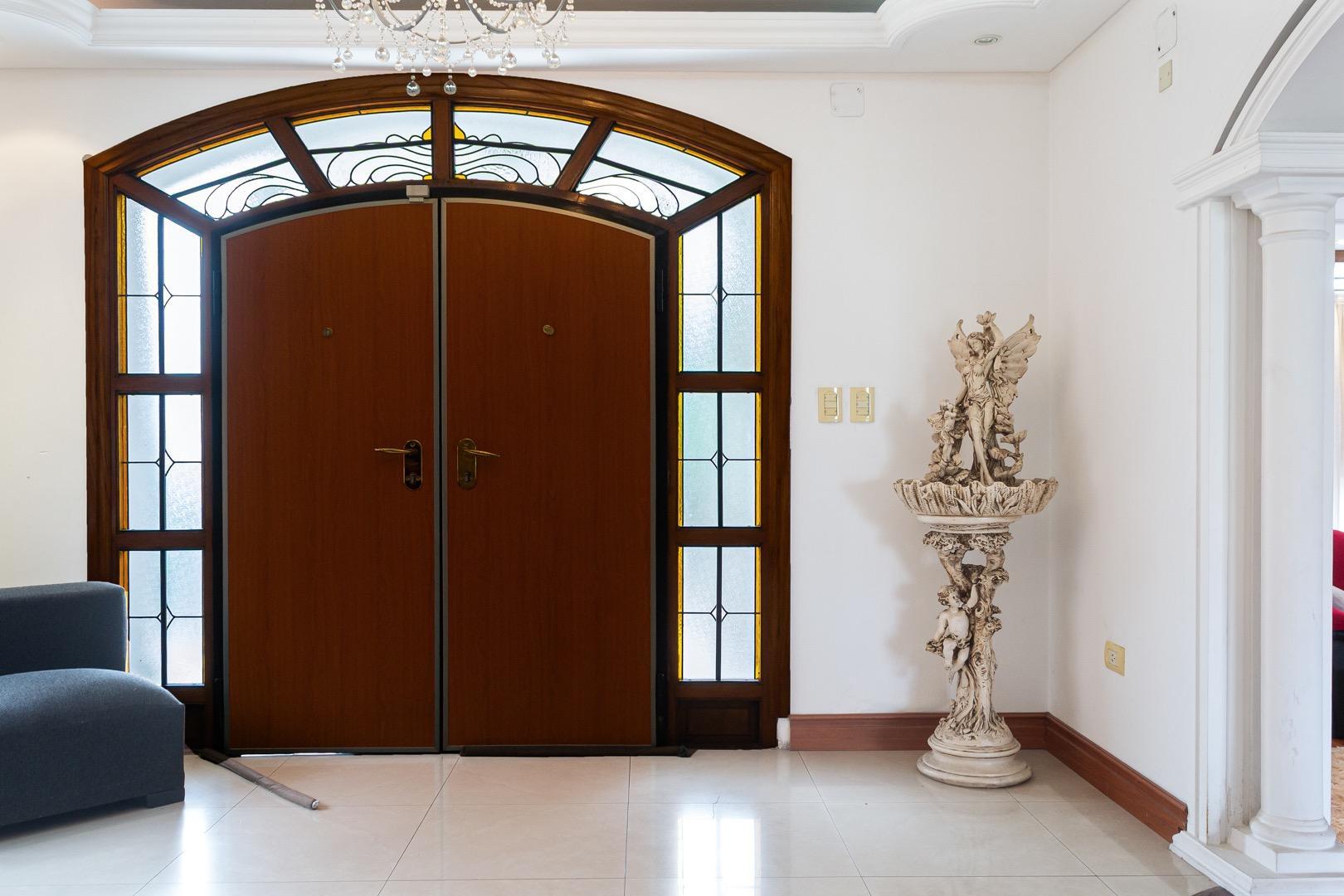 Casa en Venta con 6 cocheras