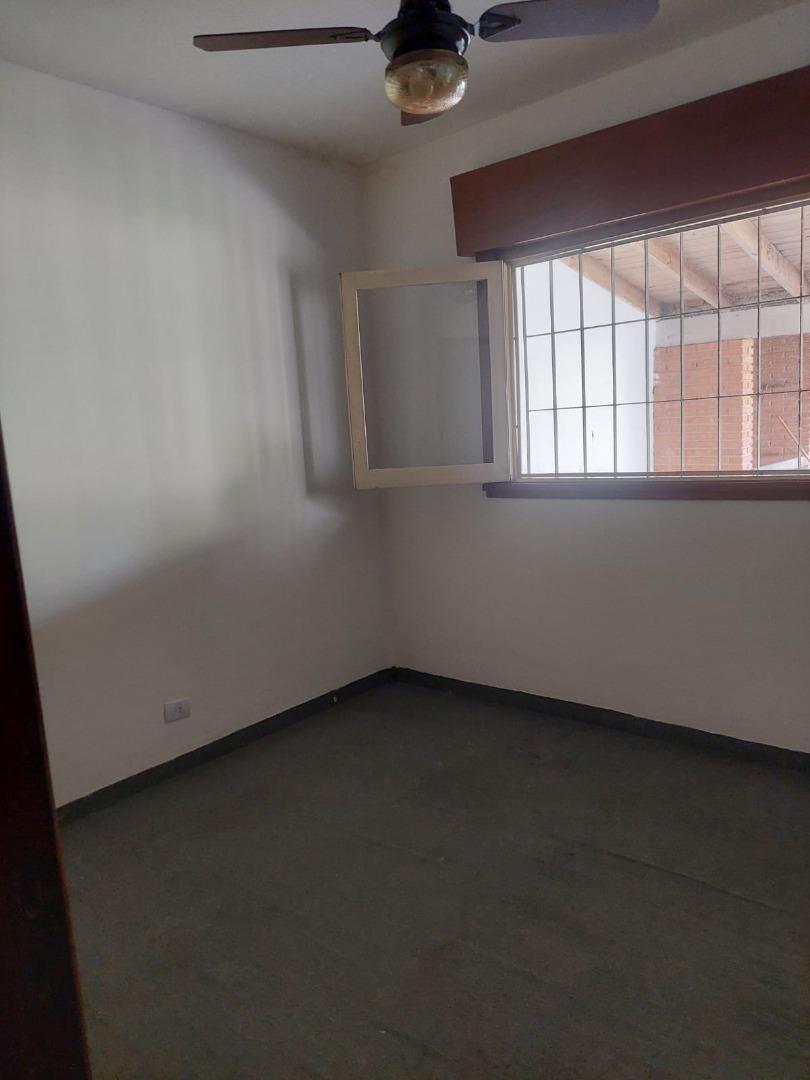 Nicolás Avellaneda 1400