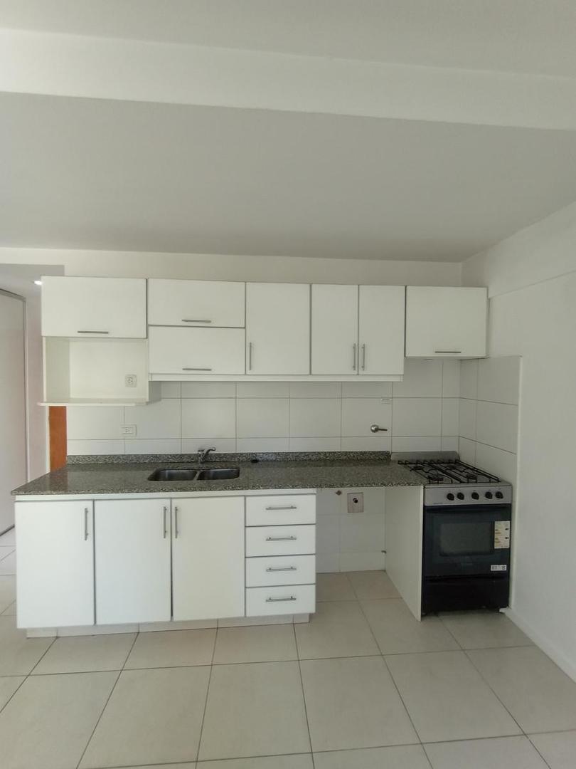 Av. San Martin 5795 Piso 1º