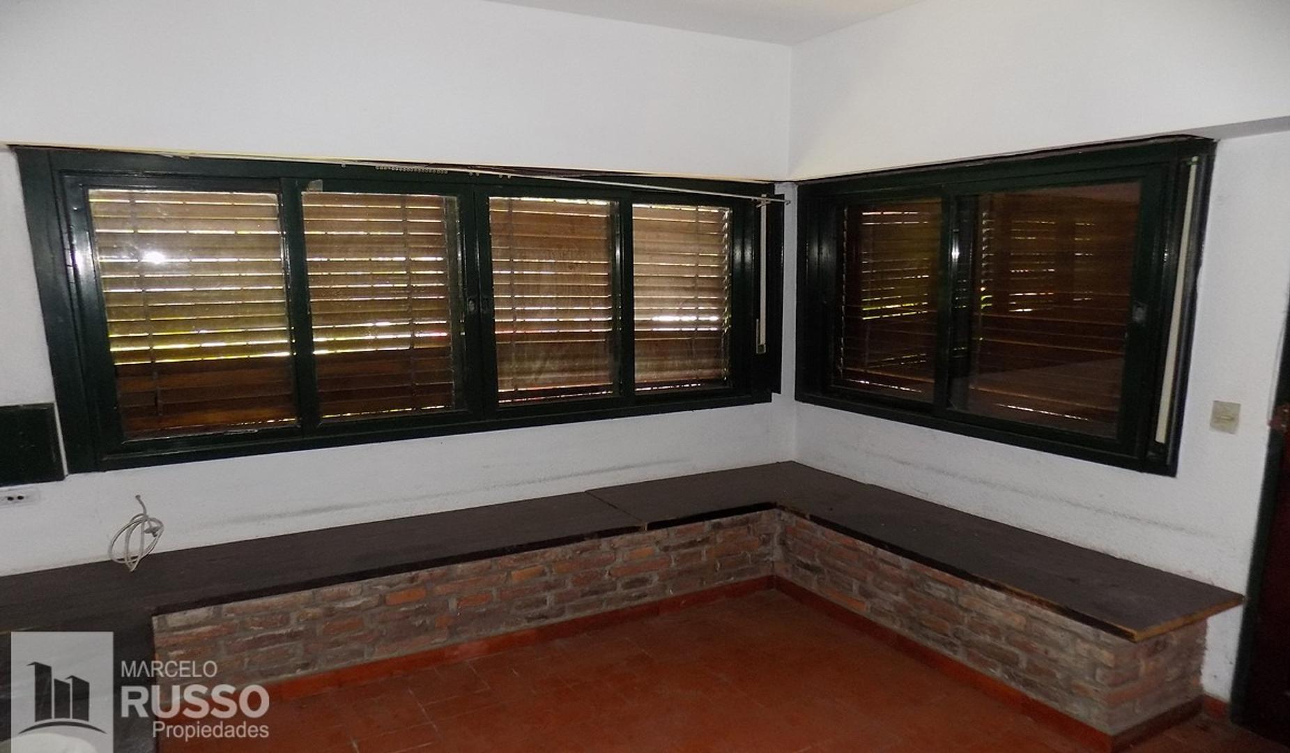 CHALET 4 AMBIENTES c/ OFICINA