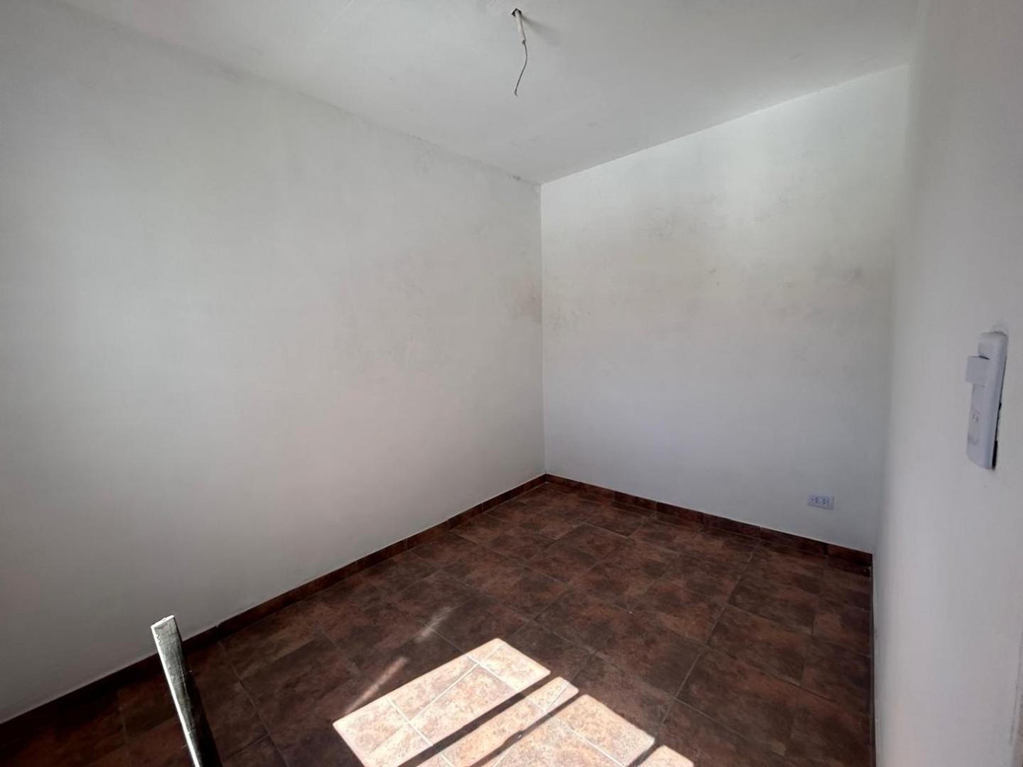 Castagnino 1600. Departamento dos dormitorios, planta alta.