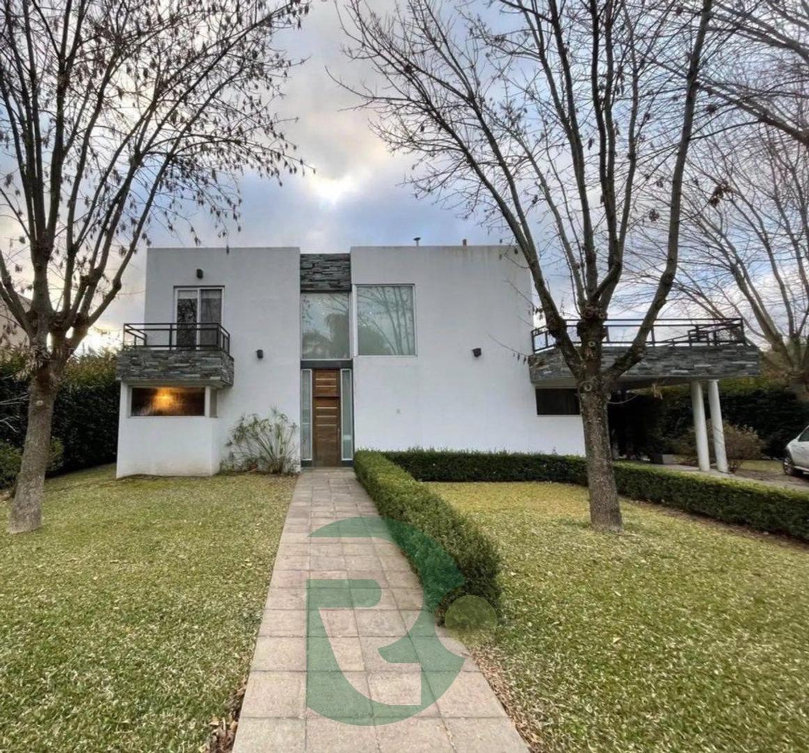 Venta Casa 6 Amb.Pileta.Quincho.B Cerrado Santa Ana.Moreno