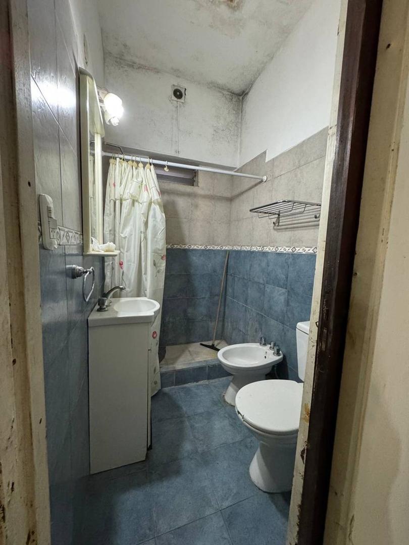 Casa 6 ambientes con 2 baños