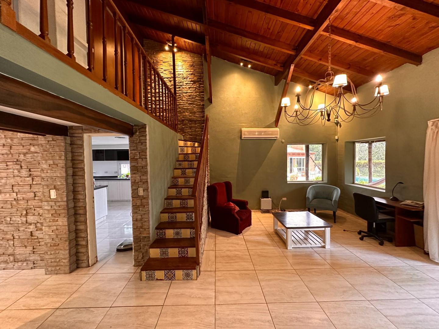 Casa 5 ambientes con 3 baños