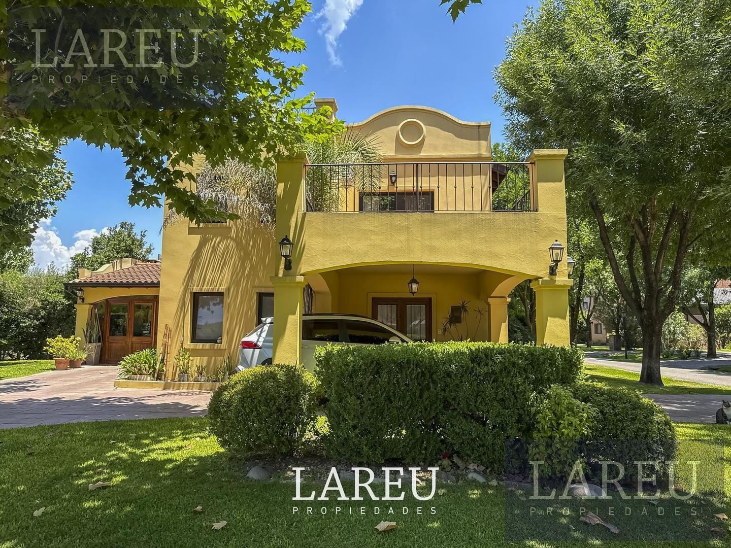 Casa 5 ambientes con 3 baños