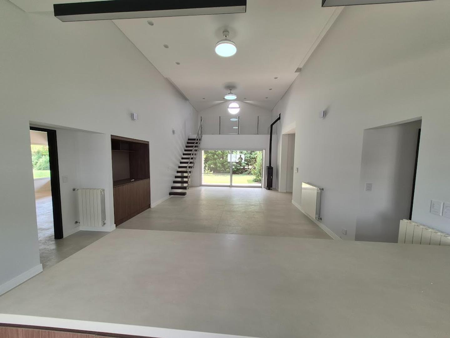 Casa en Alquiler al Este