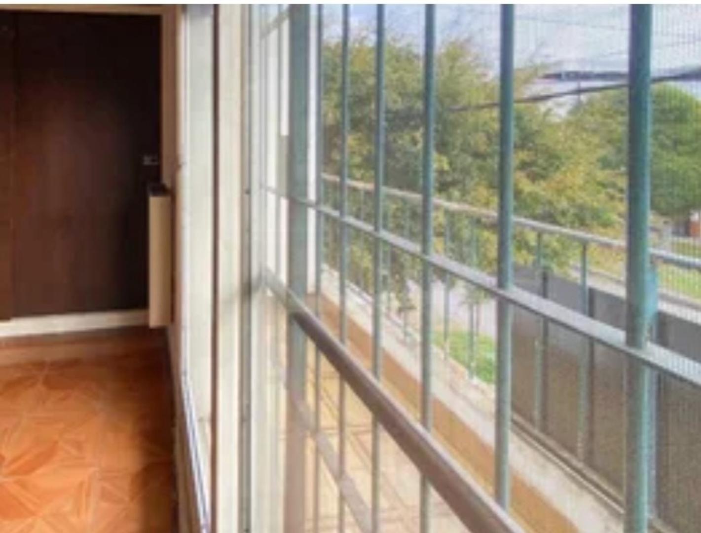 San Luis 1400, Piso 1