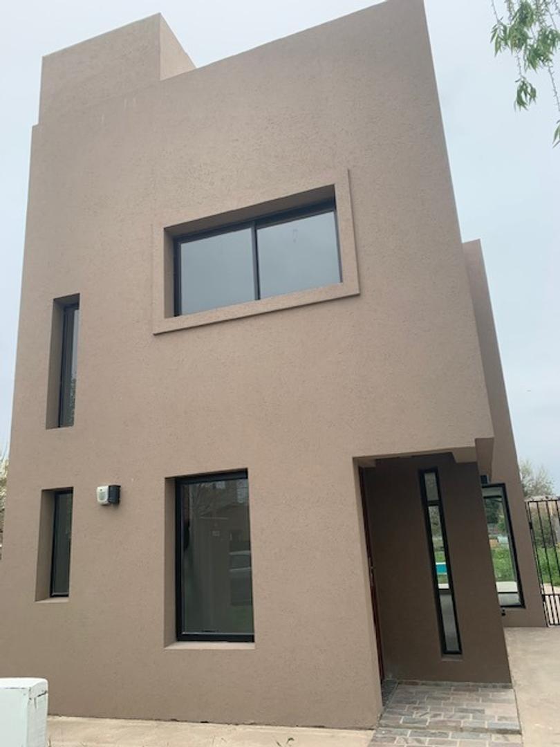 Casa 2 dormitorios - Talacasto 700 ROLDAN