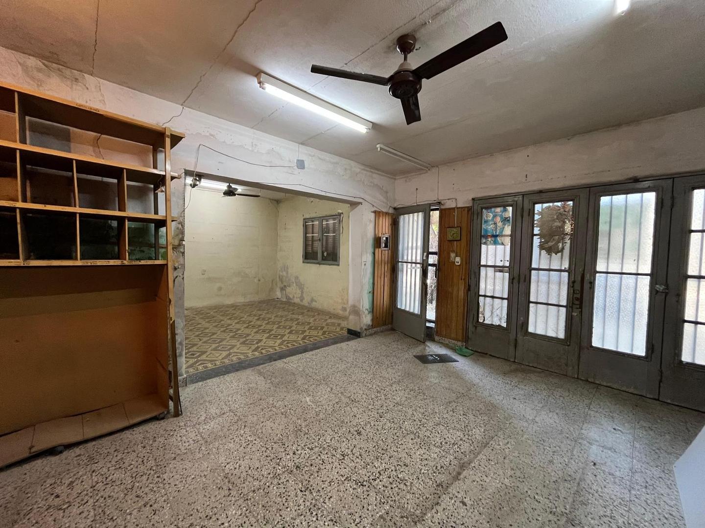 VENTA- Casa de 3 dormitorios al frente con patio, Barrio Las Delicias, Rosario