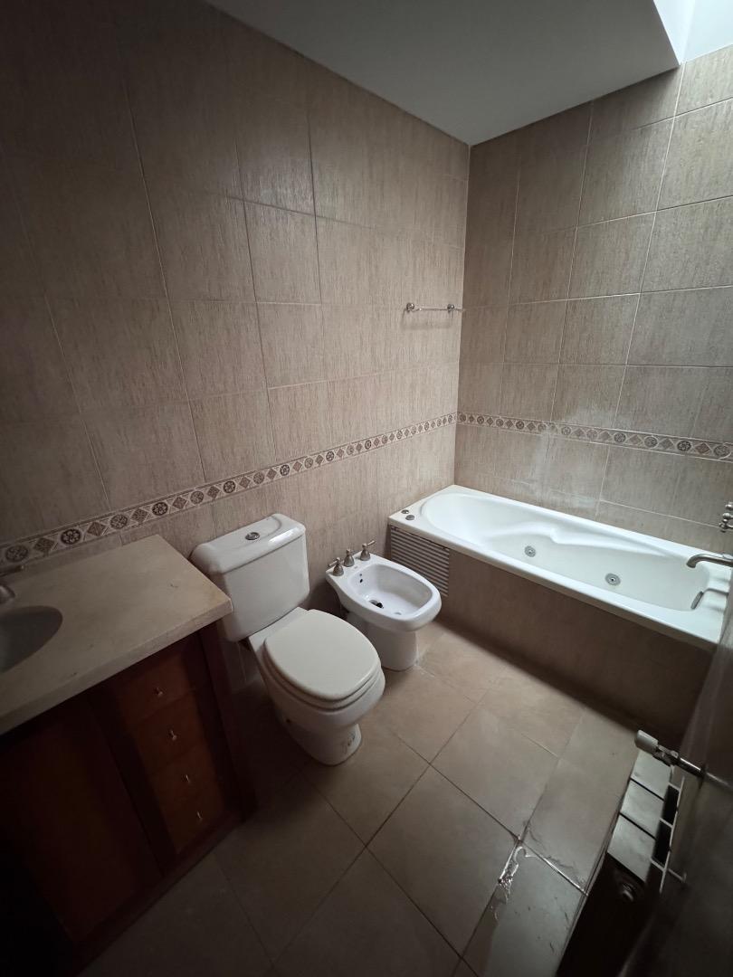 Depto Tipo Casa en Alquiler de 5 ambientes