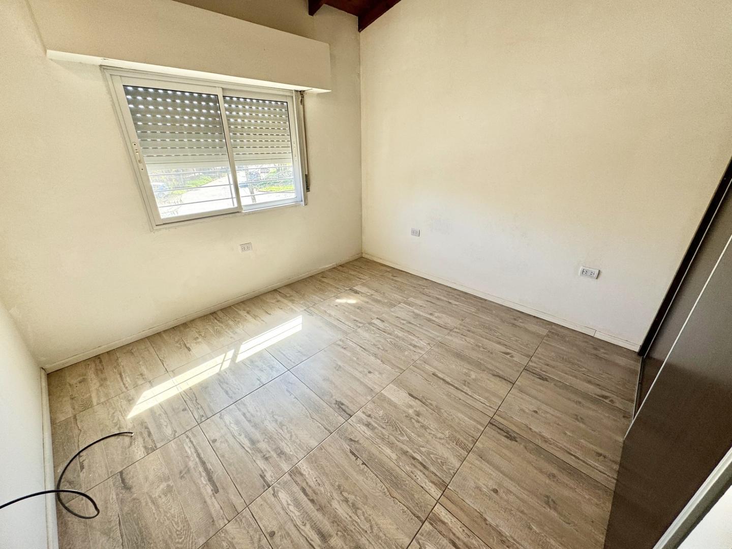 Departamento en Alquiler en Castelar Sur, $ 900.000