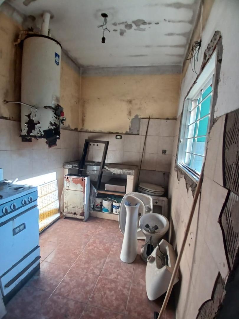 Casa P.H 3 Ambientes con patio y terraza a Refaccionar