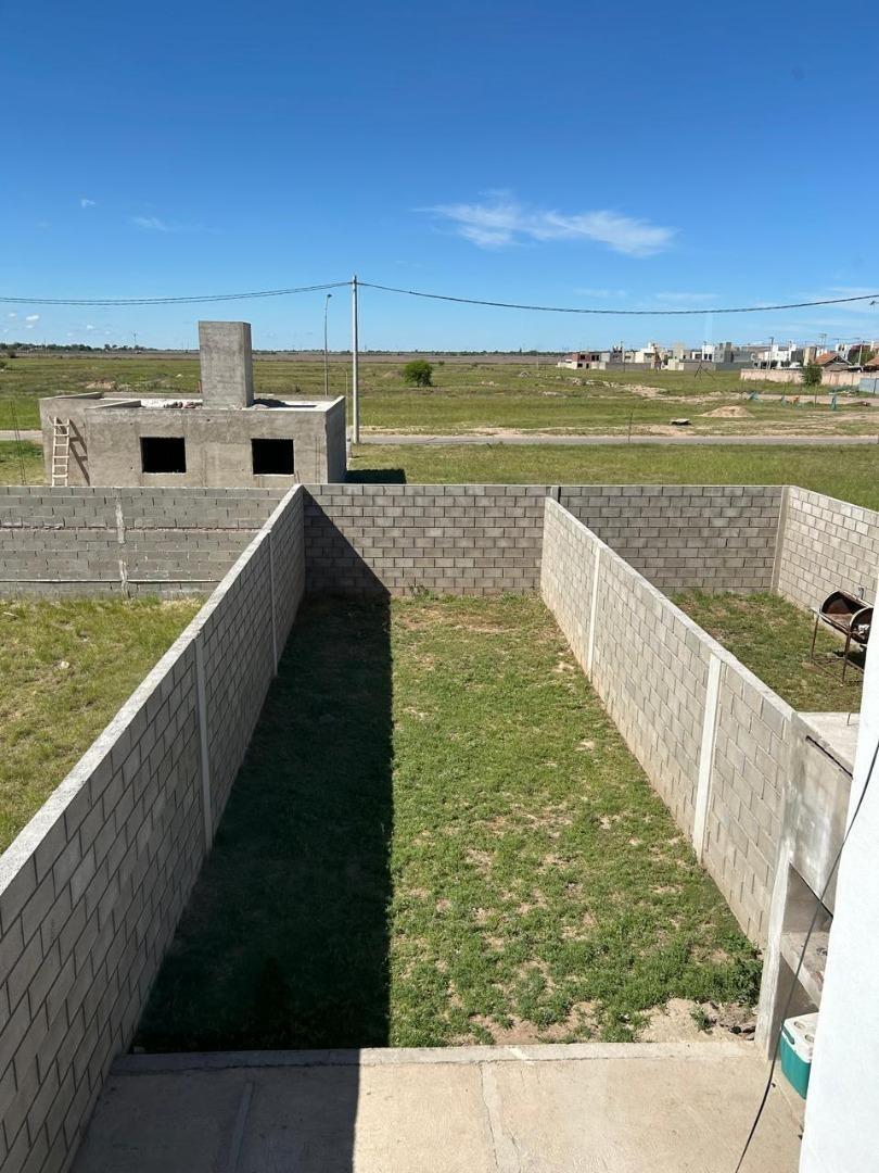 Casa 3 ambientes con 2 baños