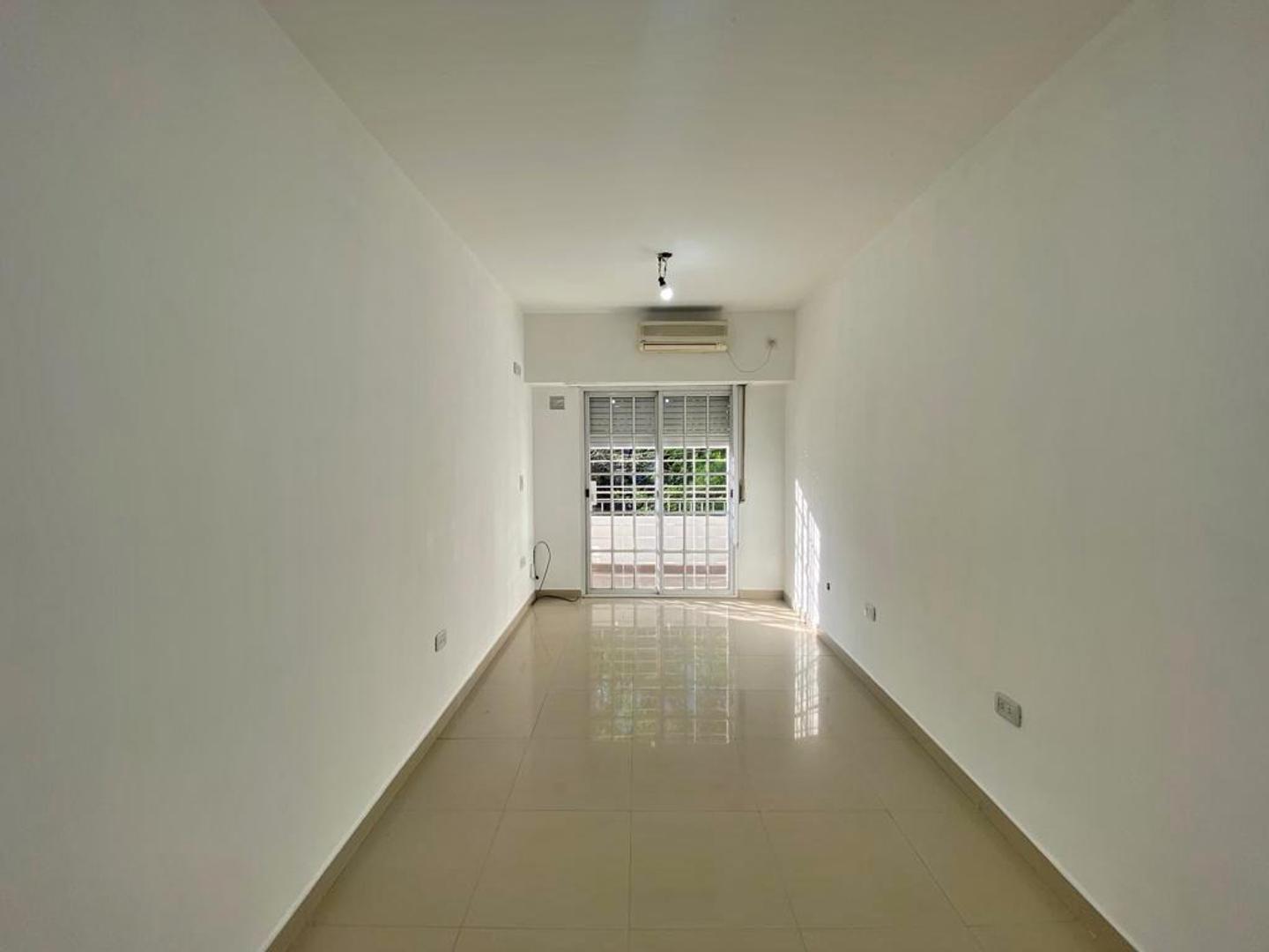 Juan Manuel De Rosas 784 , Piso 1