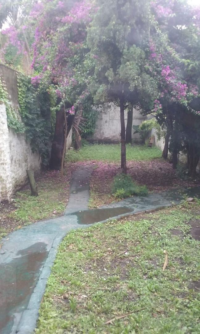 Casa en Alquiler con 1 cochera