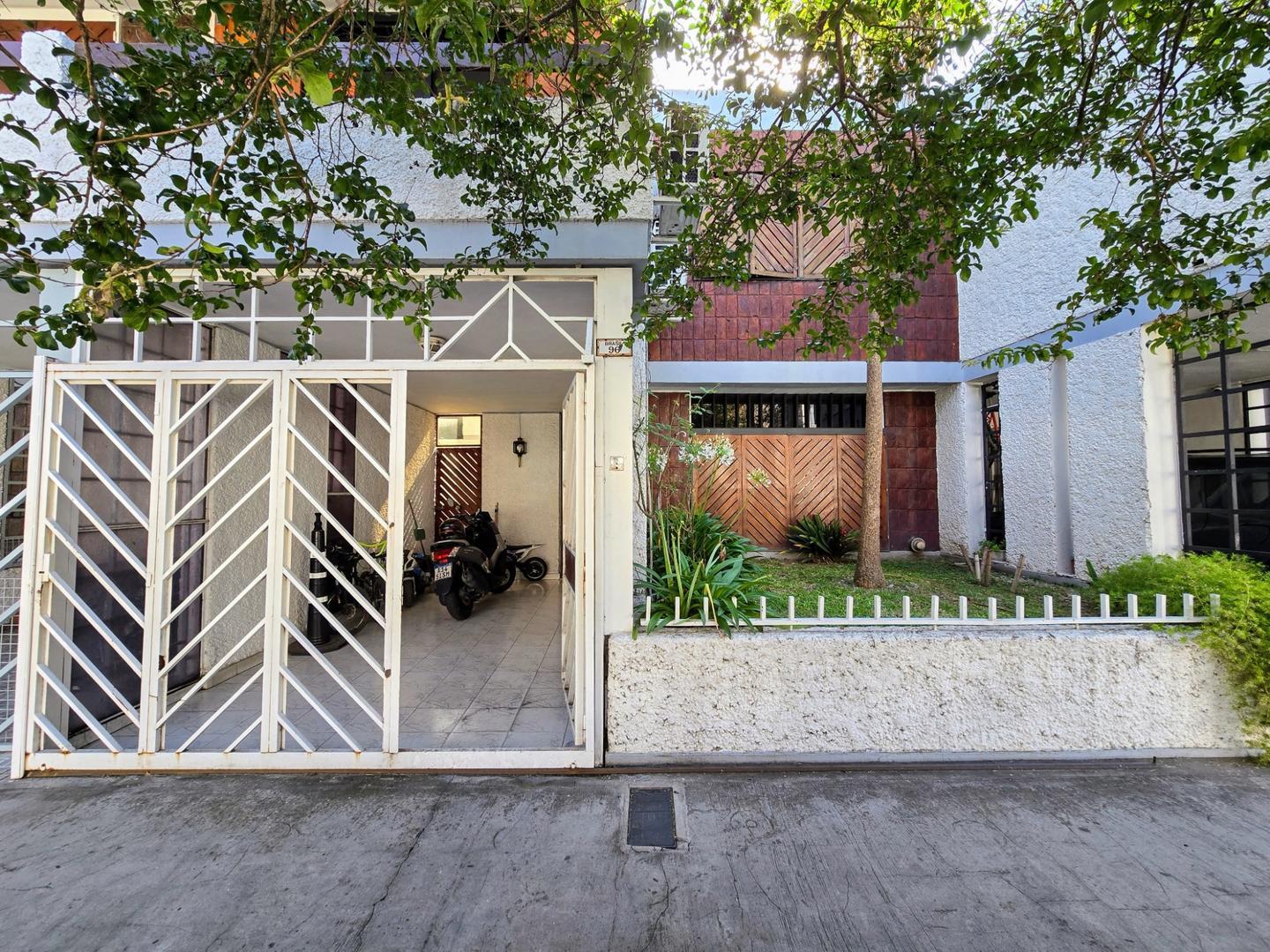 Dúplex 4 ambientes con cochera en Venta en Villa Sarmiento