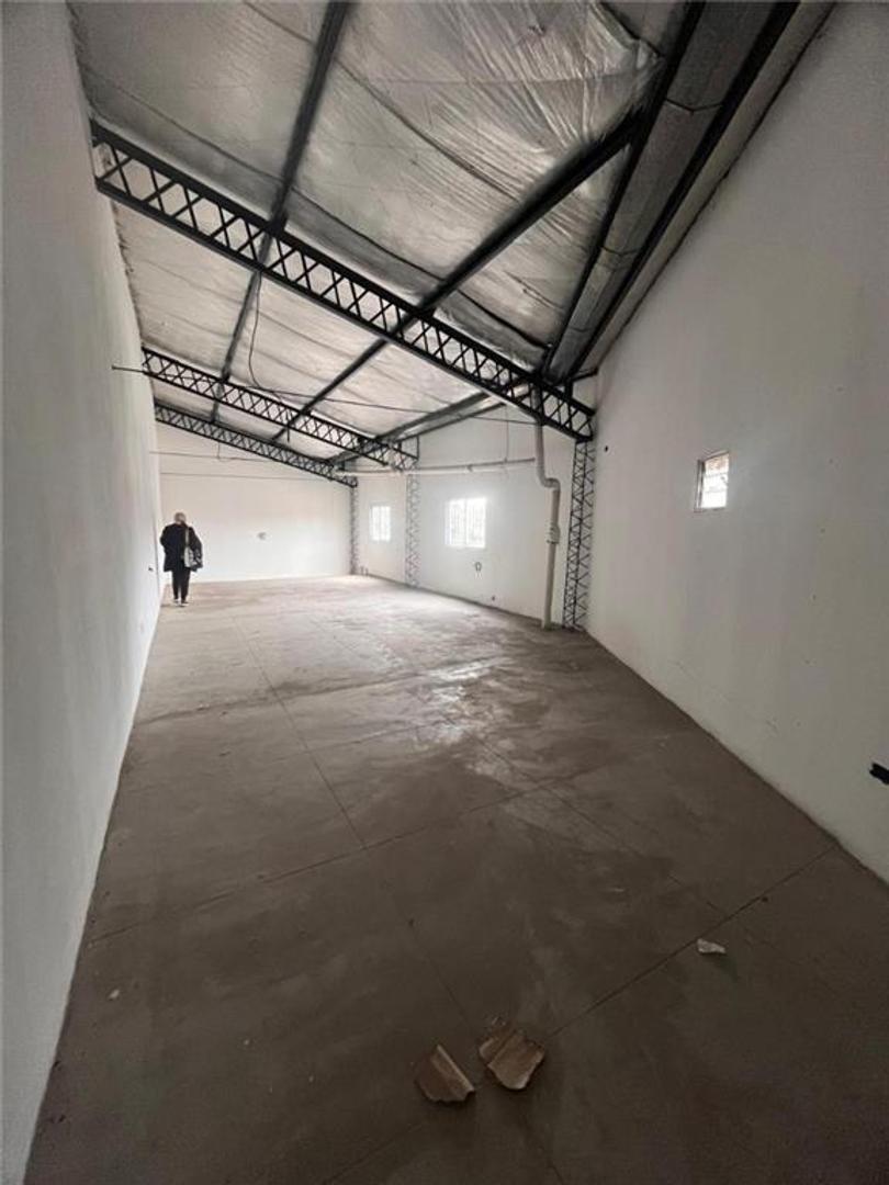 Galpón - Pilar Sobre Calle Guido