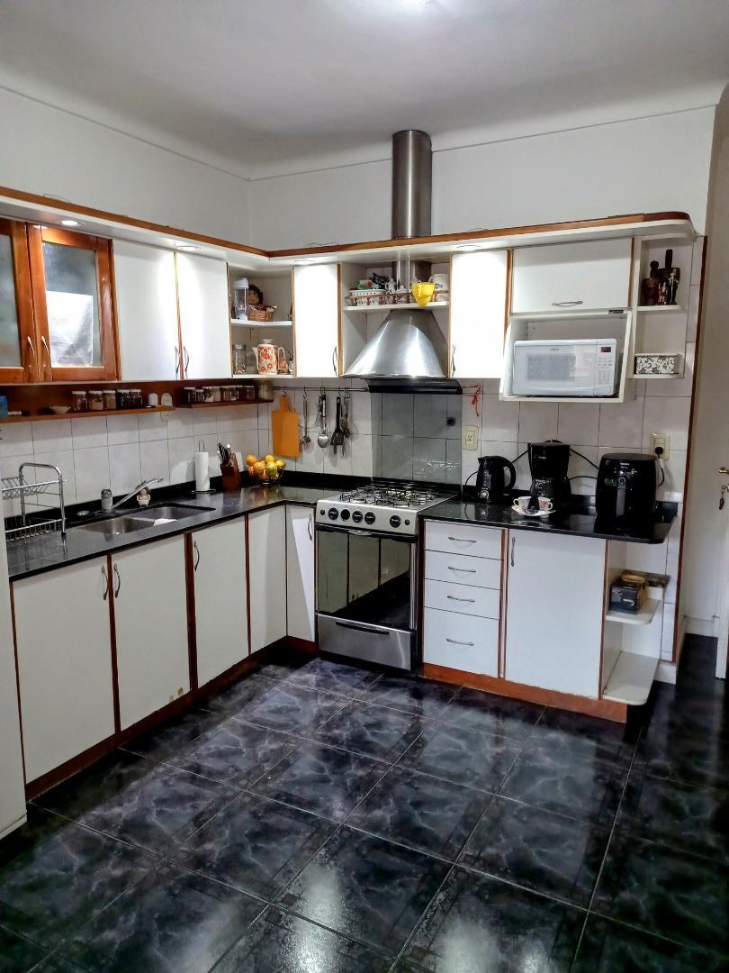 Casa en Venta con 5 cocheras