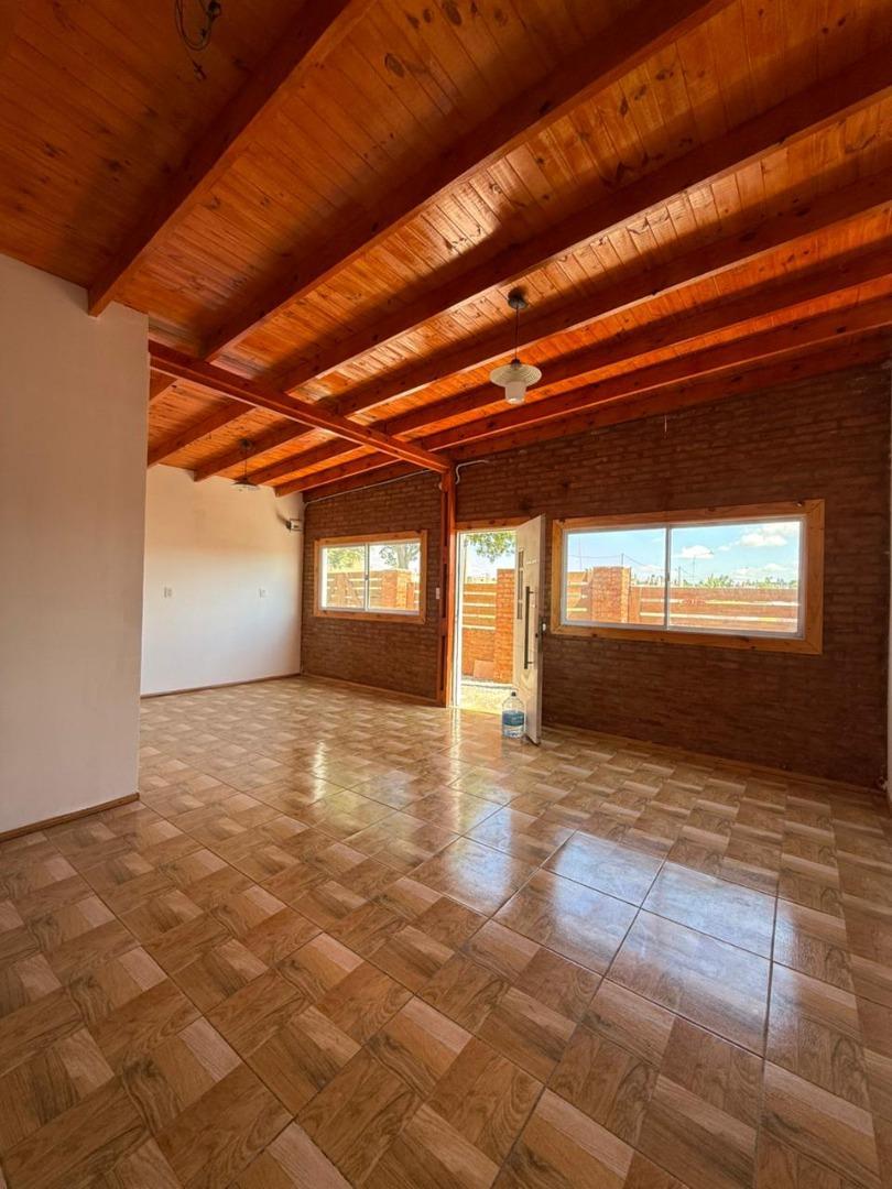 Casa en Alquiler con 1 cochera