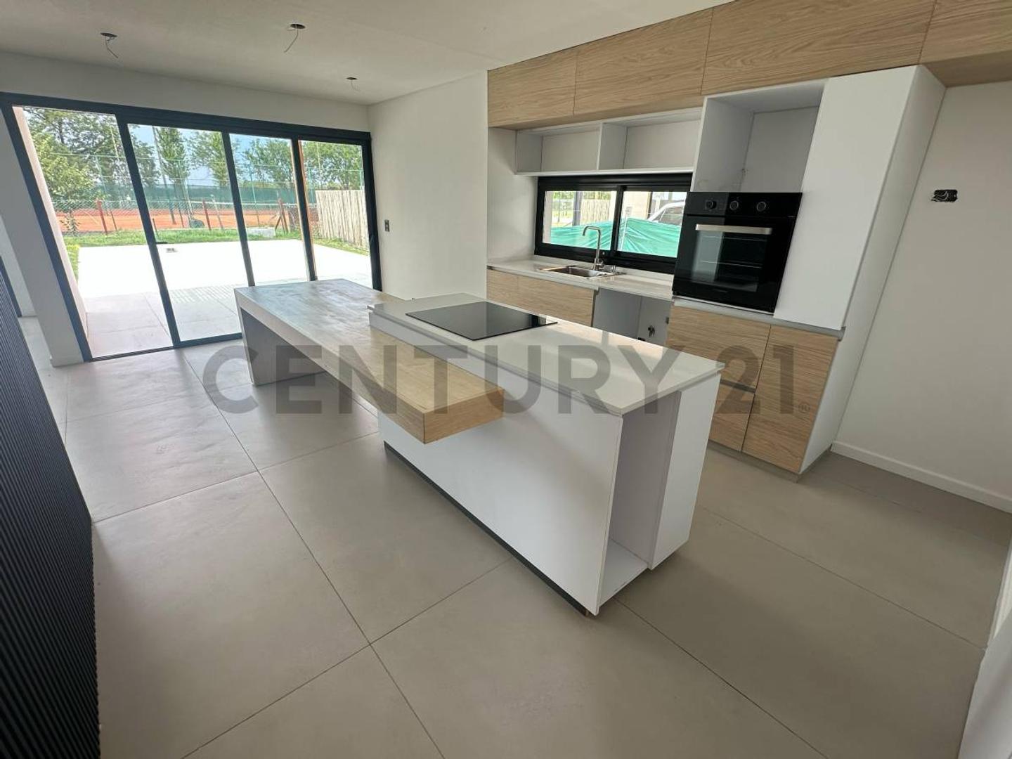 Pilar Lagoon 1100, Piso 0