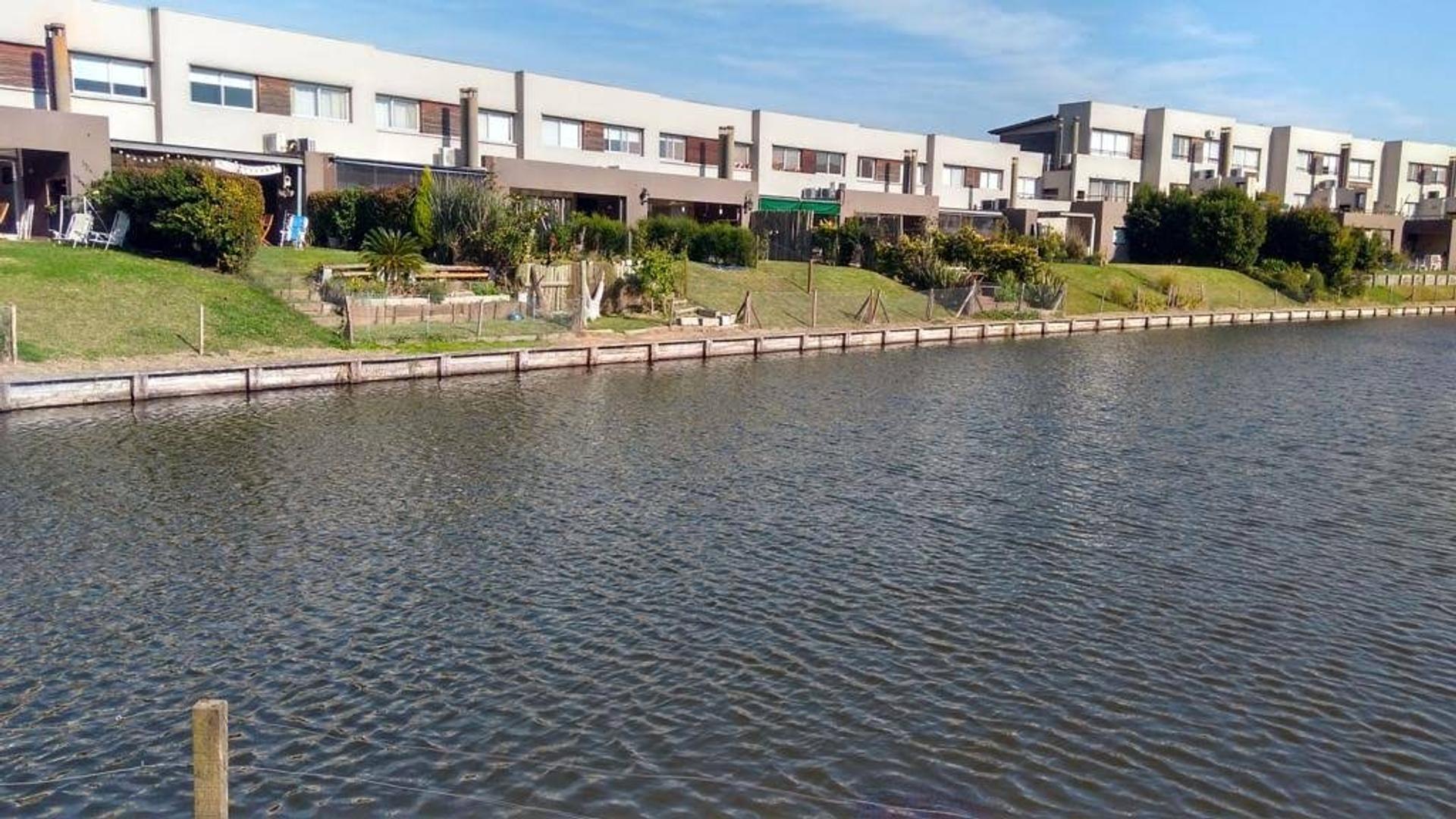 Casa PH venta con jardin al agua, Lago Escondido, Nordelta