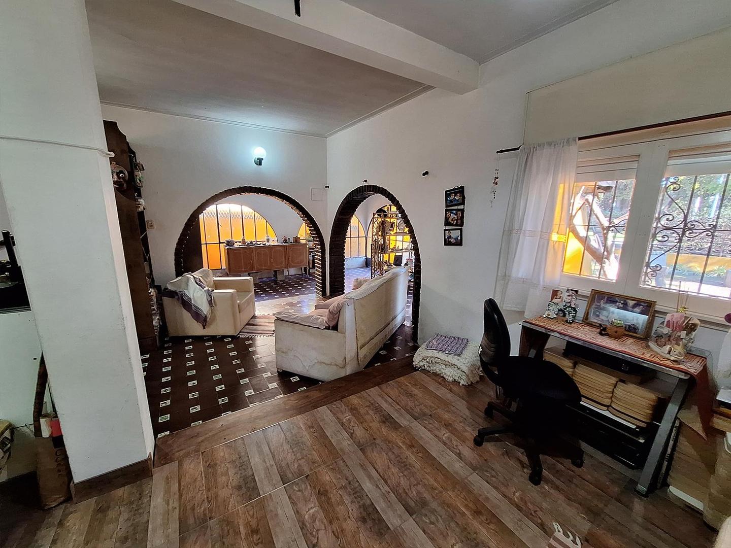 Casa en Venta con 2 cocheras