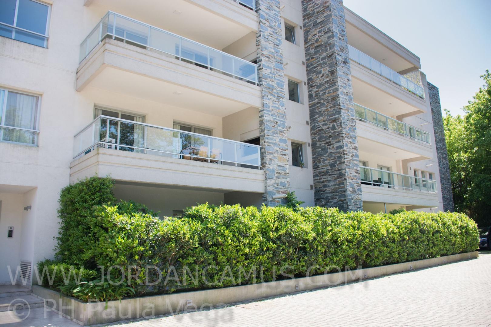 3 ambientes esquina amoblado con amenities