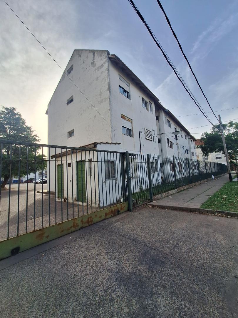 Venta depto. 4 amb c/ cochera. Quilmes Oeste.