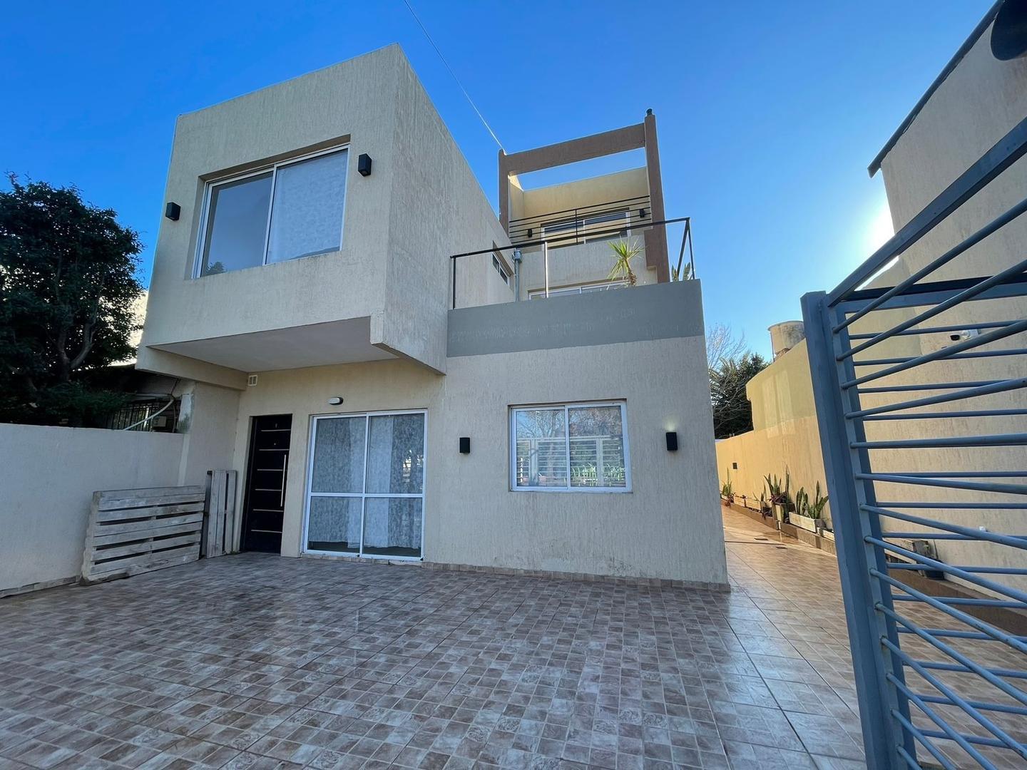 Castelar Norte Dúplex 3 ambientes en condominio