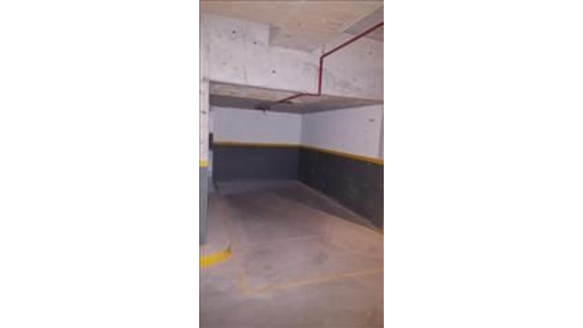 OPORTUNIDAD  Cochera cubierta en Venta