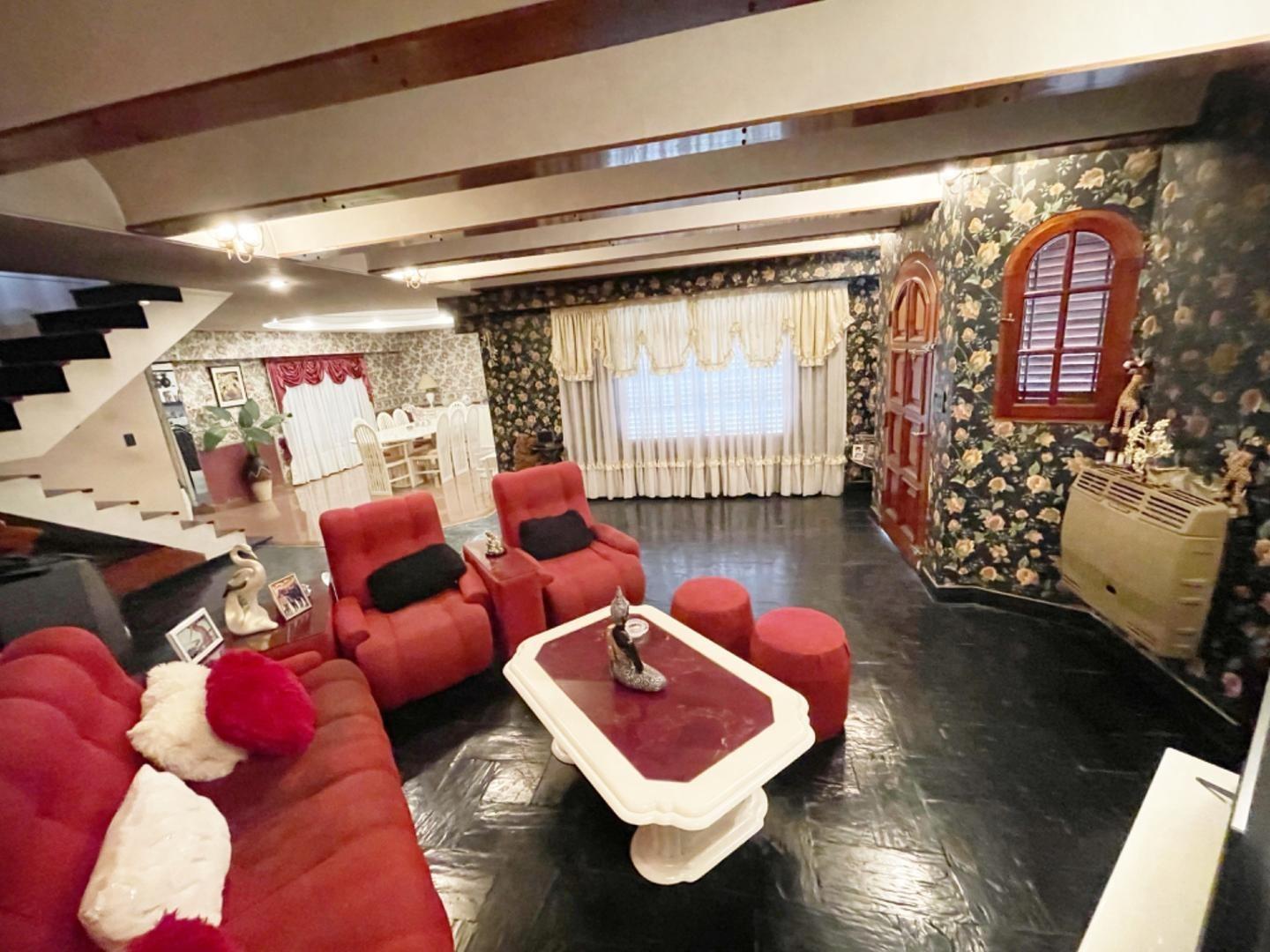 Casa 5 ambientes con 3 baños