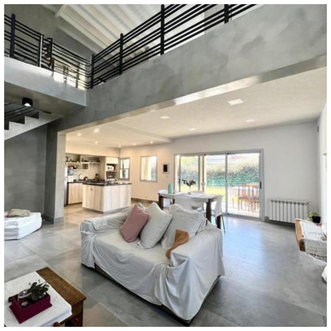 Casa en Venta con 4 cocheras